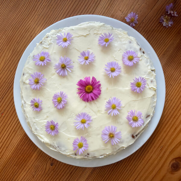 Kürbiskuchen im Blumenkleid Kürbiskuchen im Blumenkleid