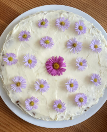 Kürbiskuchen im Blumenkleid Kürbiskuchen im Blumenkleid